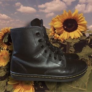 🌻 Dr. Martens Shoreditch Leather Boots 🌻